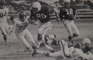 (20) Cal Felte goes off tackle vs Colusa